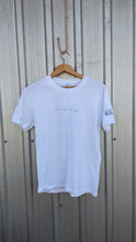 Charger l'image dans la galerie, T-shirt La saison est courte